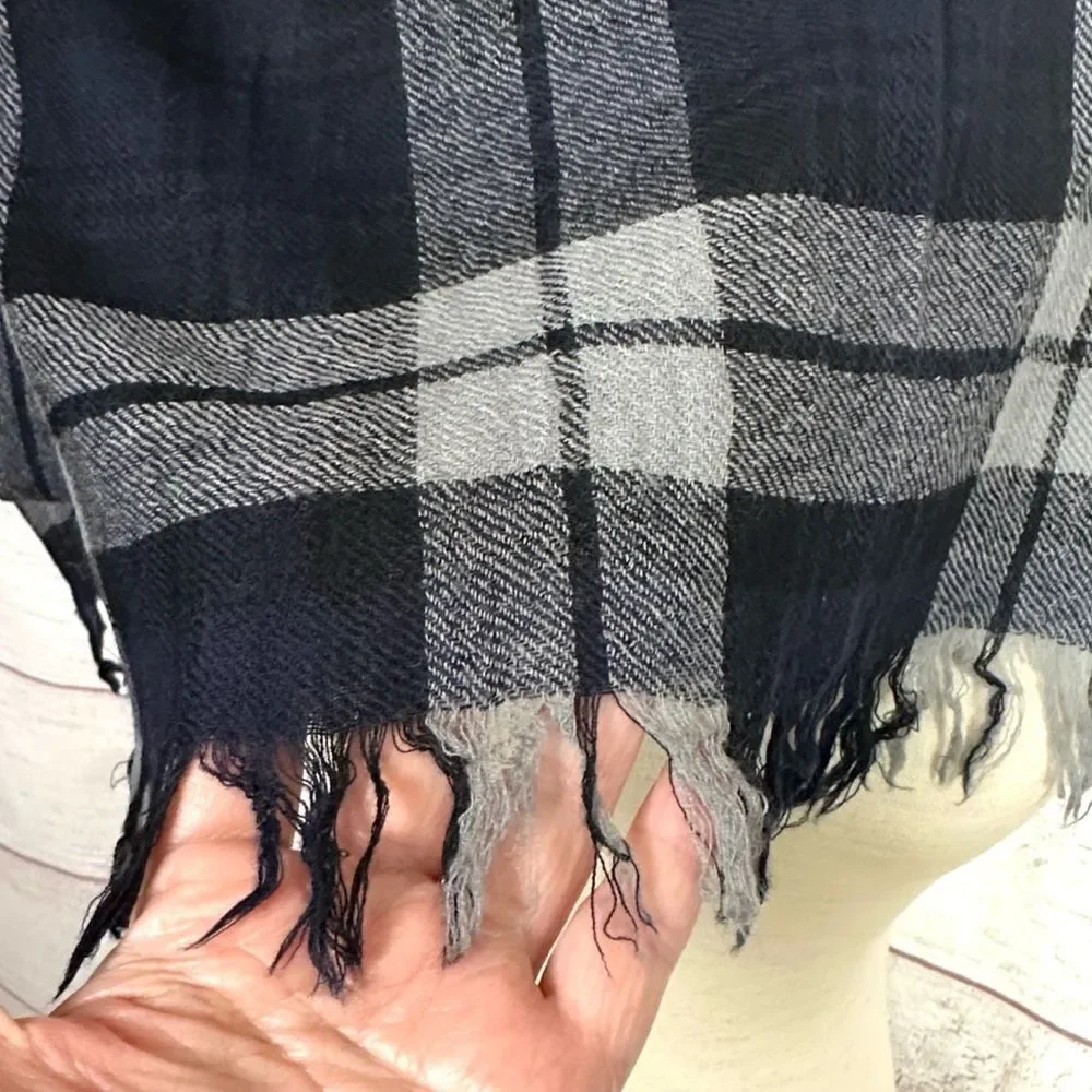 Amicale Wool Large Oblong Scarf Plaid Gray Black Lightweight Men's Women's